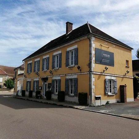 Logis Hotel & Restaurant Le Soleil D'Or Montigny-la-Resle Buitenkant foto