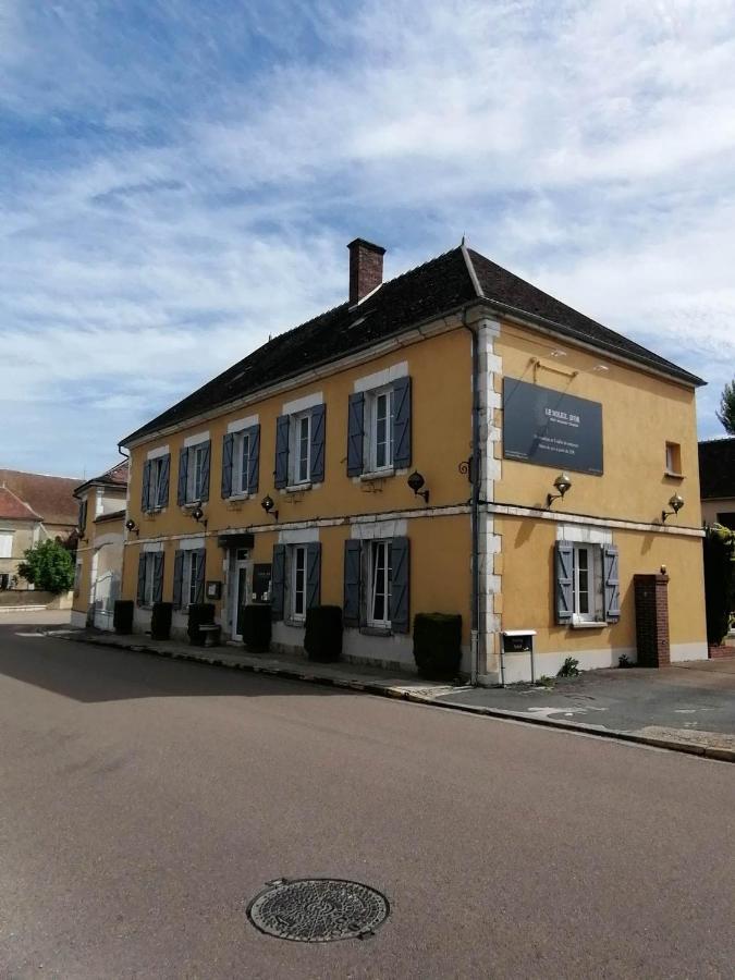 Logis Hotel & Restaurant Le Soleil D'Or Montigny-la-Resle Buitenkant foto