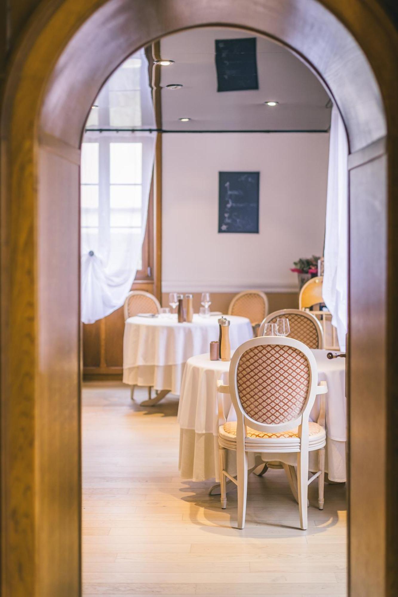 Logis Hotel & Restaurant Le Soleil D'Or Montigny-la-Resle Buitenkant foto